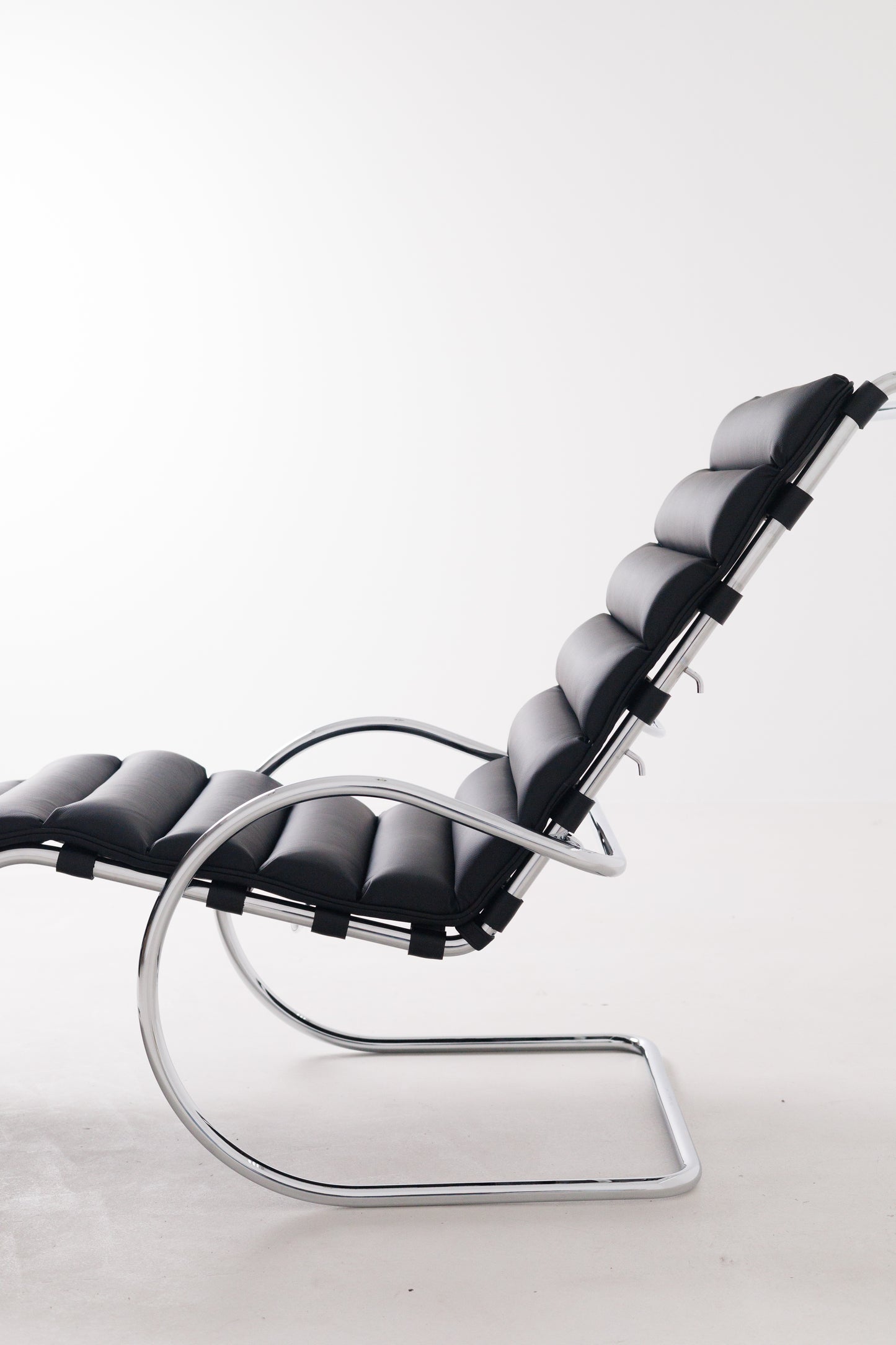 Scaun de Lounge Reglabil Model 242 de Mies van der Rohe pentru Knoll