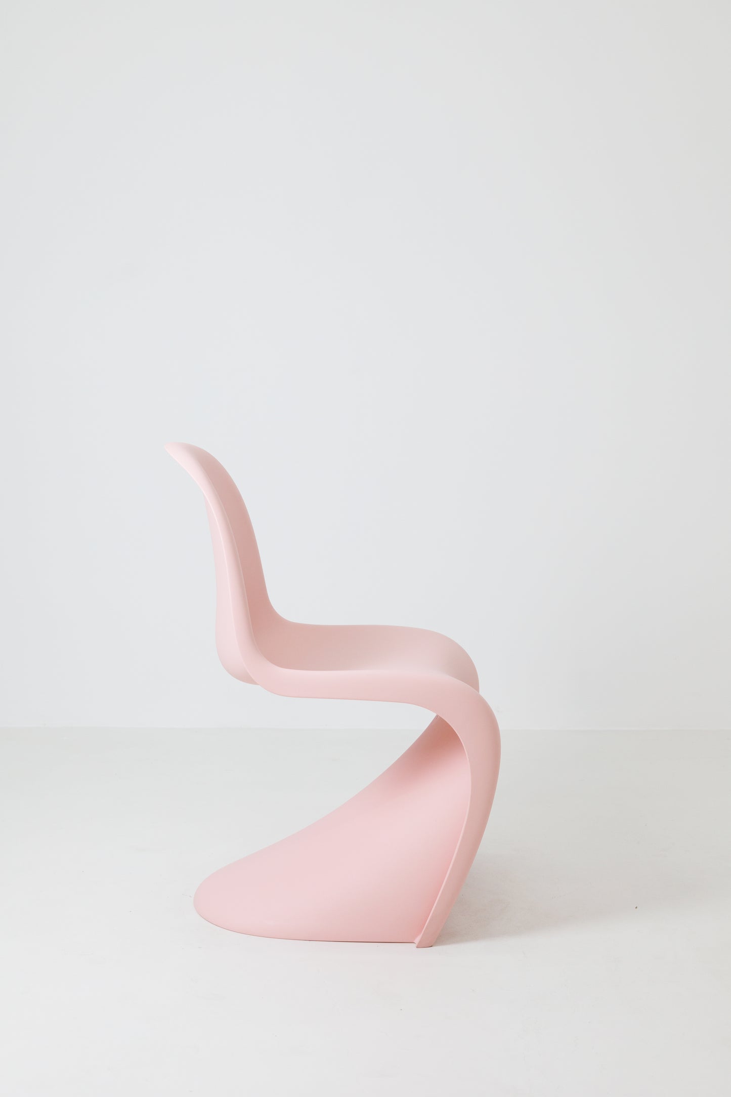 Set of 2 Soft Pink Verner Panton Chairs by Vitra