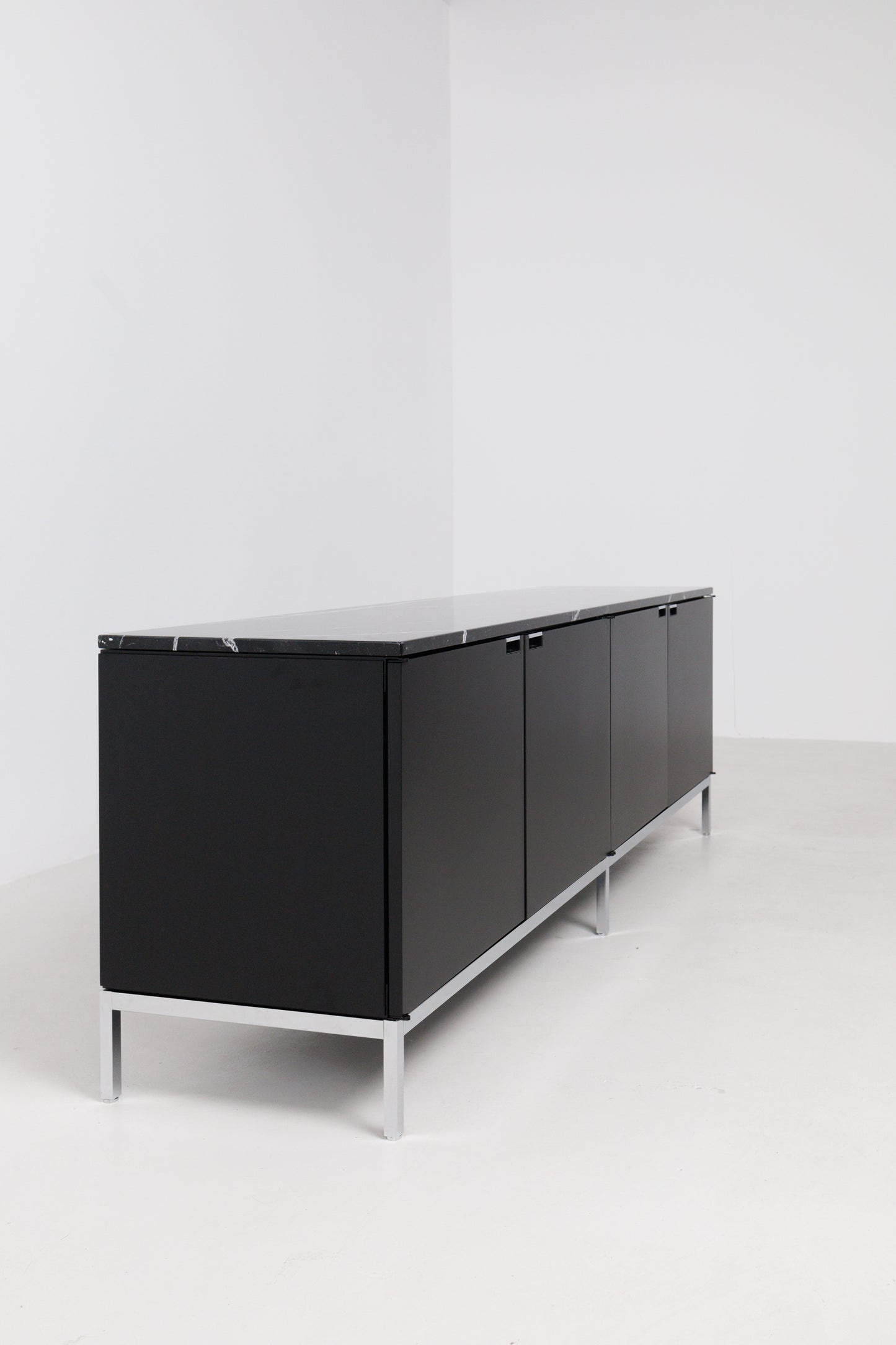 Comodă cu Marmură Neagră de Florence Knoll pentru Knoll