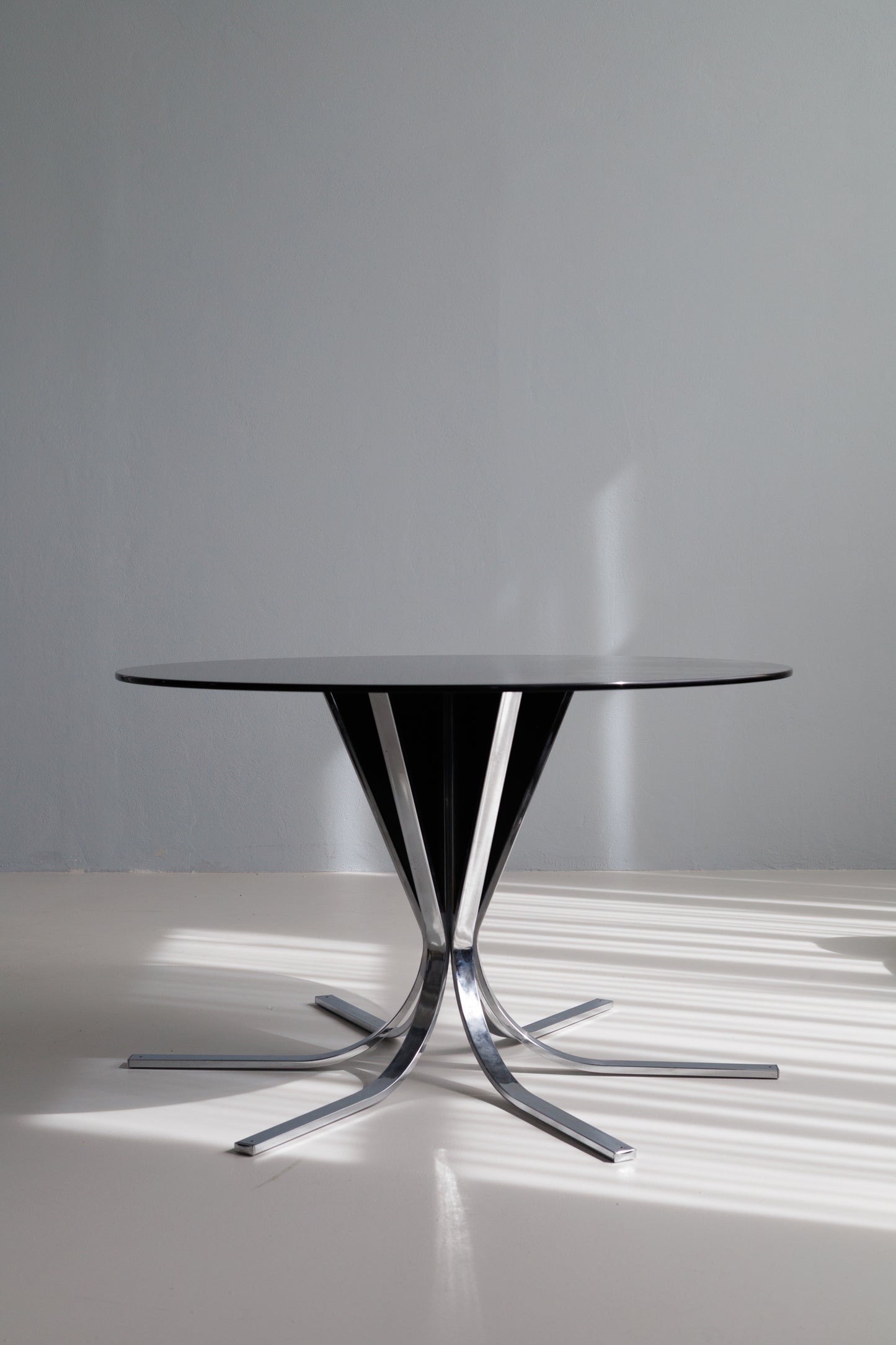 Sostegni Dining Table