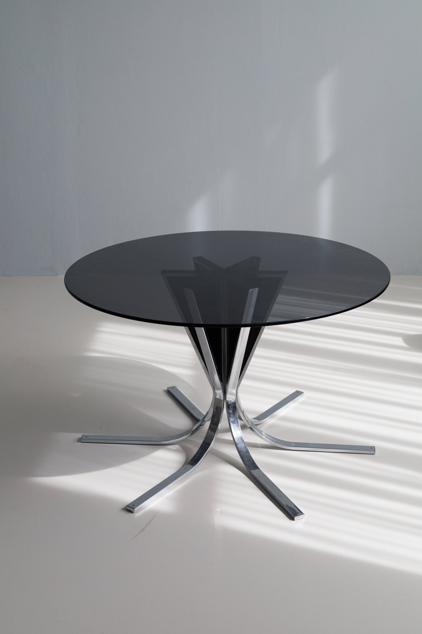 Sostegni Dining Table