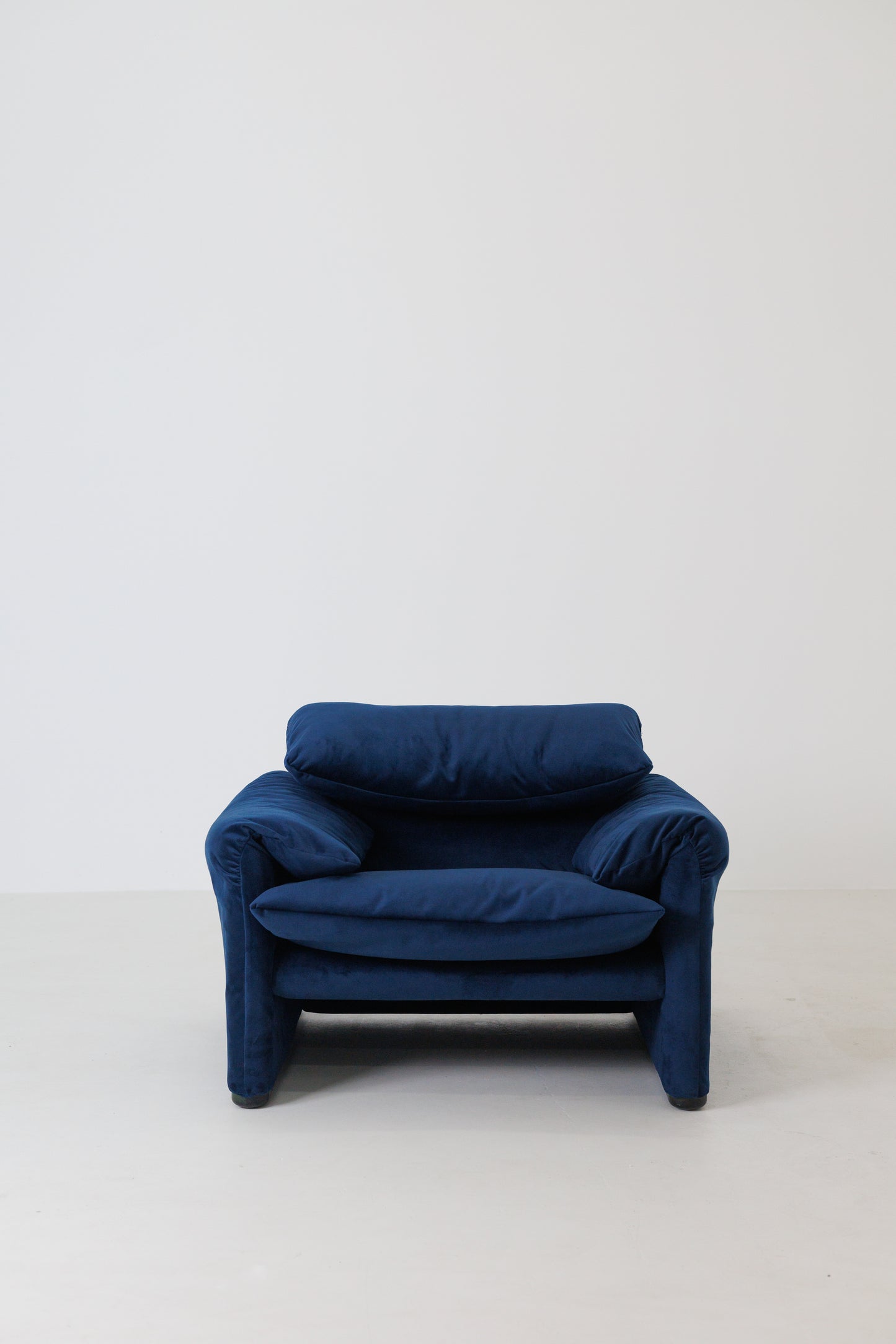 Vintage Blue Velvet Maralunga Armchair by Vico Magistretti for Cassina