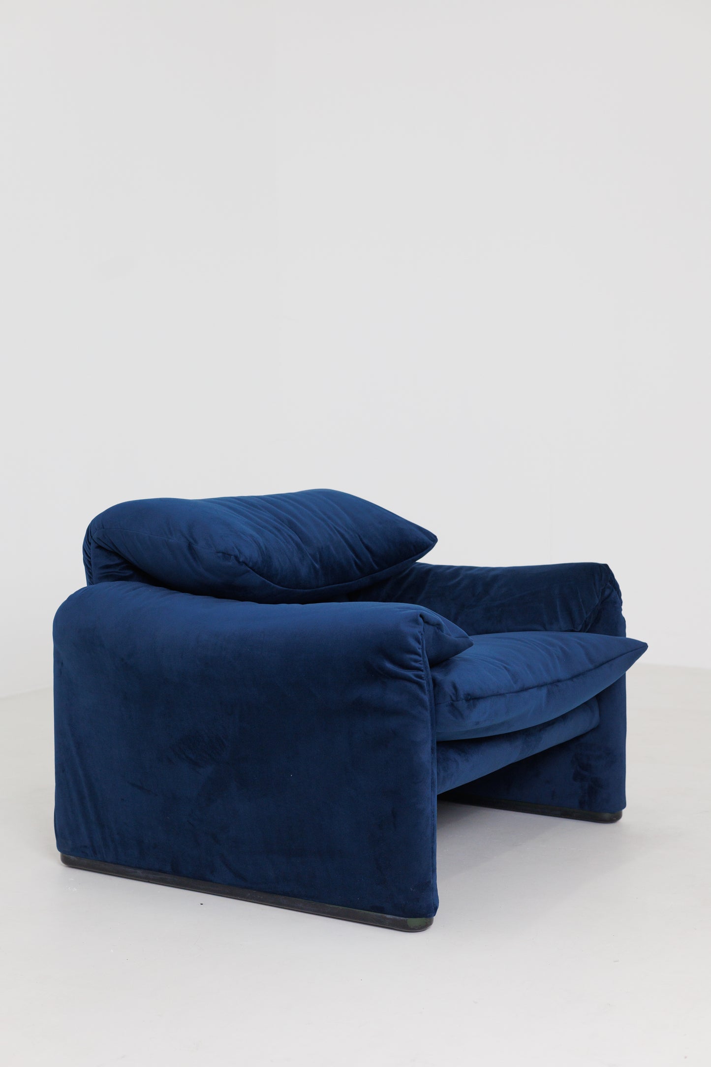 Vintage Blue Velvet Maralunga Armchair by Vico Magistretti for Cassina