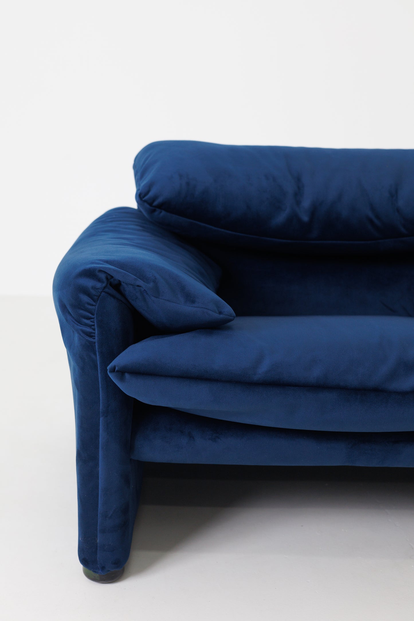 Vintage Blue Velvet Maralunga Armchair by Vico Magistretti for Cassina