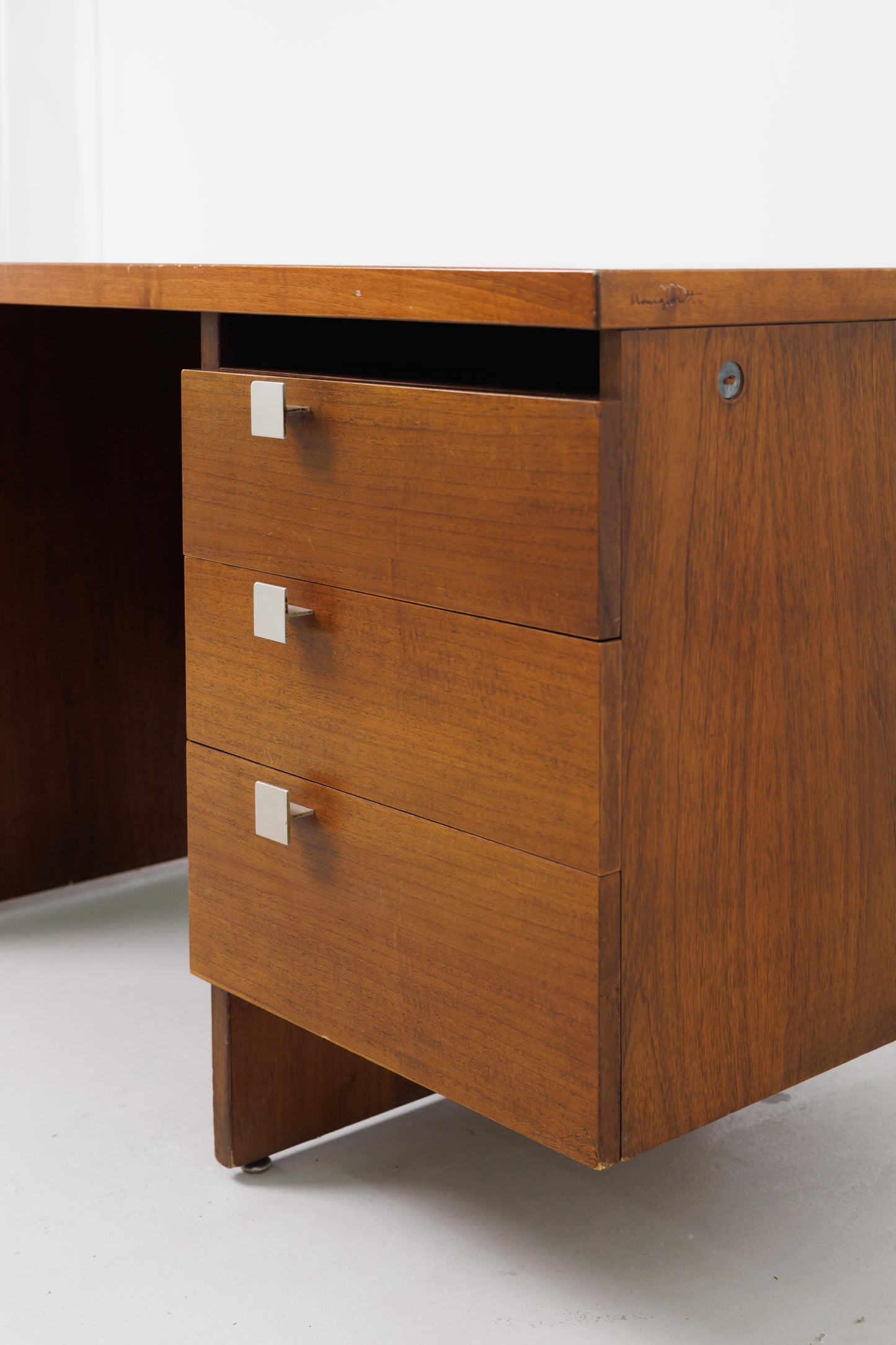 Vintage Mid Century-Modern Desk by Angelo Mangiarotti for Poltronova, Italy, 1970s