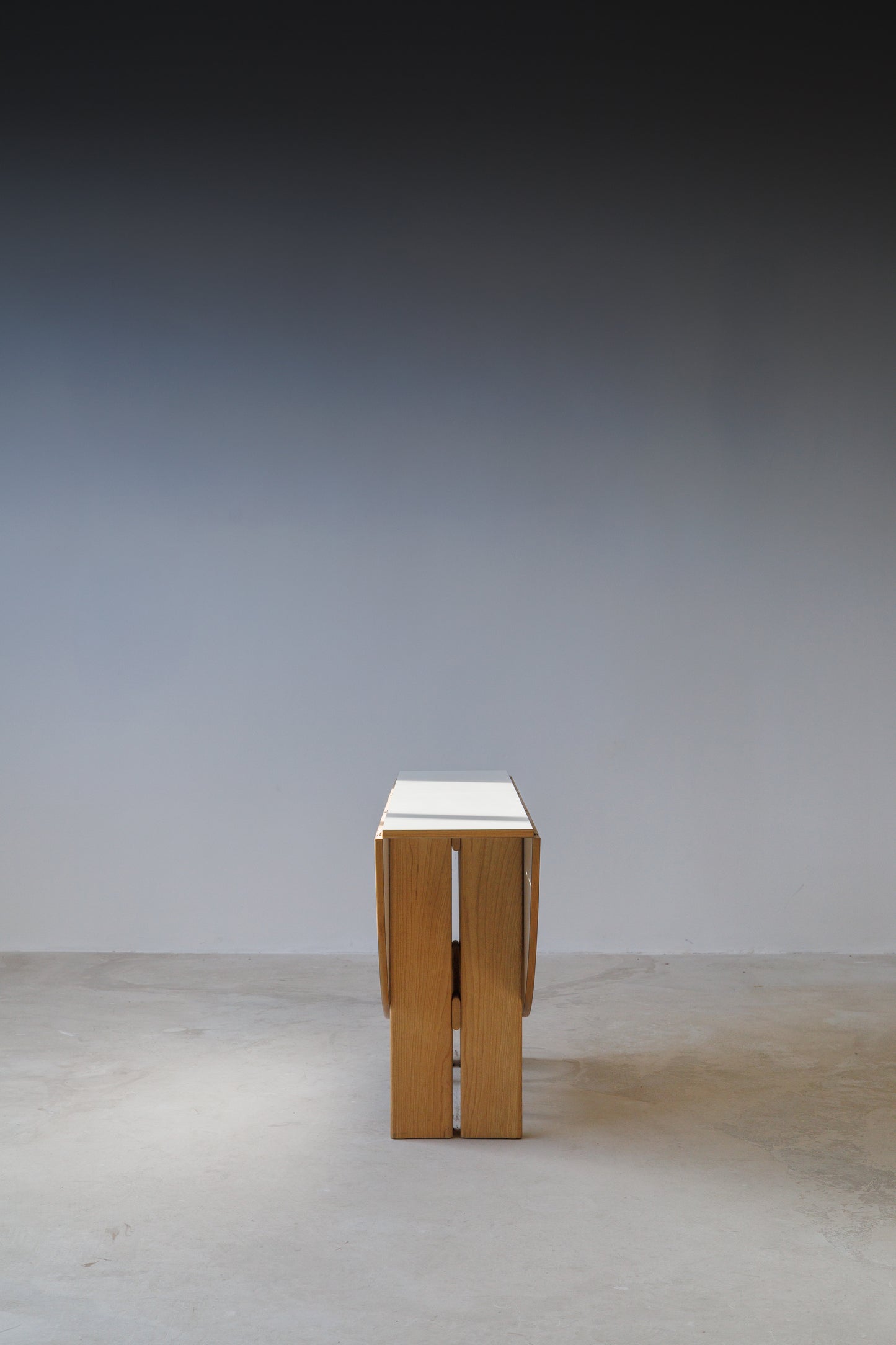 Scandinavian Extendable Dining Table | Contemporary Design