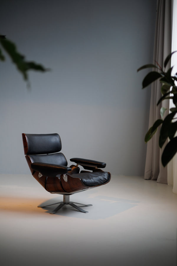 A Very Rare Lounge Chair by Carlo Hauner