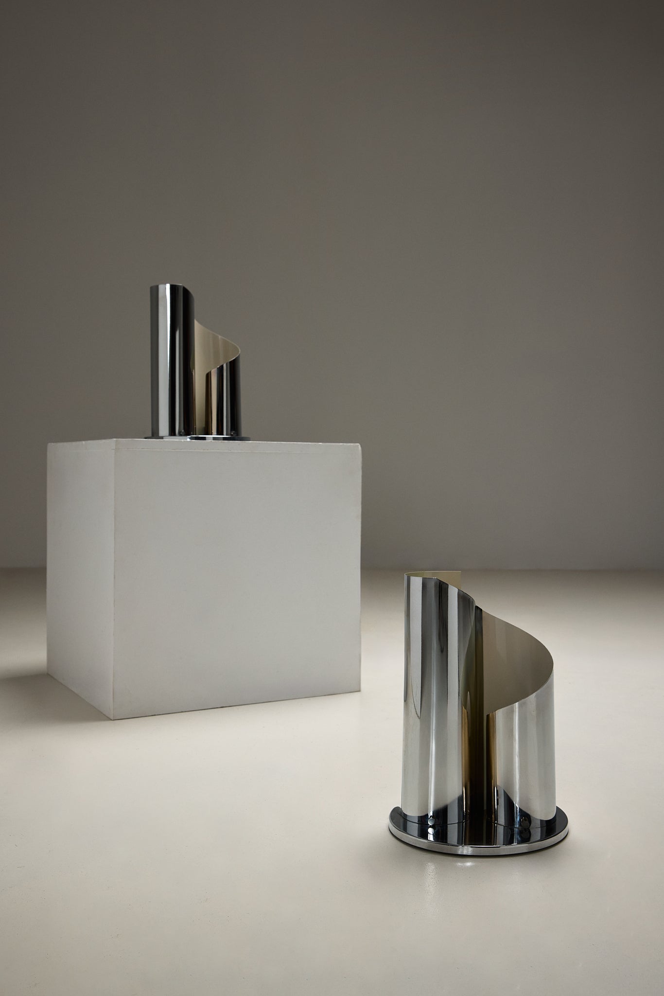 Set of 2 Sculptural Desk Lamps, Italy, 1970s